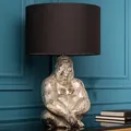 Produktbild: riess-ambiente Tischlampe KONG 60cm silber Metall Affe Gorilla Dekoleuchte schwarzer Lampenschirm Dekoleuchte Tischleuchte Lampe