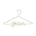 Produktbild: PartyDeco Kleiderbügel Metall 45x27cm - Groom Metallbügel für den Bräutigam - Metallkleiderbügel für Hemd Jacke Anzug - Hemdenbügel zur Hochzeit - Hochzeitsdeko & Hochzeitszubehör - Gold