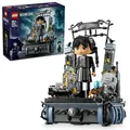 Produktbild: LEGO Wednesday Addams Figur mit Händen Rabe und schwarzem Kleid aus Nevermore