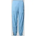 Produktbild: adidas Originals Regular Fit Sweatpants mit Label-Stitching Modell 'FIREBIRD' in Rauchblau, Größe XXL