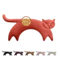 Produktbild: LESCHI Körnerkissen - mikrowellengeeignetes Wärmekissen - gegen Verspannungen an Nacken, Schultern, Hals und Rücken - aus natürlicher Bio Baumwolle & Bio Weizen - Katze Clara, Rot, 47x23 cm