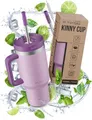 Produktbild: My Vesperbox Kinny Cup – Edelstahl Thermobecher mit Henkel & Strohhalm (500/950 / 1200 ml) – Isolierbecher To Go für Kaffee, Eis & Alltag – BPA-frei, Auslaufsicher, Spülmaschinenfest