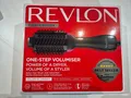 Produktbild: Revlon Salon One-Step Haartrockner und Volumiser Volumenbürste Warmluft
