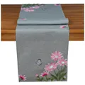 Produktbild: Läufer Tischdecke Leinen-Optik Bestickt Deko Esszimmer Serie Margariten Blumen Tischwäsche grau Stickerei Schmetterling Tischband Frühling Typ886 Tischläufer 40x140 cm rosa
