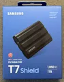 Produktbild: Samsung T7 Shield 1TB Externe SSD USB 3.2 1050MB/s Robust Outdoor IP65 Schwarz