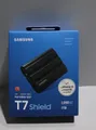 Produktbild: Samsung Portable SSD T7 Shield, 1 TB, USB 3.2 Gen.2 externe Festplatte Schwarz