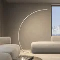 Produktbild: NEONA ICARUS Bogenlampe LED dimmbar – XXL Stehlampe Weiß, 2258 Lumen, 2700K Warmweiß, CRI 90, 22W, Fußschalter, Höhe 170cm – Moderne Wohnzimmerlampe (Weiß)