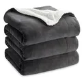 Produktbild: BEDSURE Kuscheldecke - Warm Sherpa Wolldecke & Sofadecke, Flauschig Sofaüberwurf Decke, Dicke Couchdecke, Fleecedecke, Flauschige Wohndecke für Couch, Anthrazit, 230x270 cm