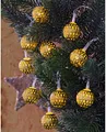 Produktbild: LED Lichterkette Gold mit 10 Kugeln Ø 2,5 cm Warmweiß Batterie Kugelkette Orientalische Weihnachtsbeleuchtung Batteriebetrieben