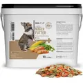 Produktbild: REAVET Natur Nagerfutter 10 Liter - Kaninchenfutter, Meerschweinchen Futter, Hamster, Nager - Artgerecht mit Gemüseflocken, Kräutern, Getreide, u...