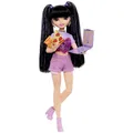 Produktbild: Barbie Dream Besties Puppe und Accessoires, bewegliche Barbie Renee Modepuppe mit langem schwarzem Haar, 11 Teile zum Thema Video und Essen, HYC24