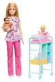 Produktbild: Barbie Karriere Kinderärztin-Spielset mit blonder Barbie-Puppe in OP-Bekleidung, 2 Baby-Puppen, Behandlungstisch und Zubehörteilen, JMK12