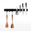 Produktbild: CHEFGASTRO Magnetleiste magnetische Messerleiste Messerhalter aus Metall, 4x40x1,5cm, mit 3 schwarzen Haken, Schwarz, extra stark magnetischer Messerstreifen, Messerblock, zum Kleben oder Schrauben