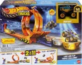 Produktbild: Hot Wheels Monster Trucks Bahn mit Schleife und Bigfoot