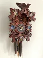 Produktbild: Original Schwarzwälder geschnitzte Kuckucksuhr mechanisch Vogel bemalt NEU