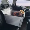 Produktbild: VEVOR Hundeautositz, wasserdichter Hundesitzerhöhung fürs Auto mit Stützrahmen, Haustierautositz mit ansteckbarer Sicherheitsleine, Hundeautobett