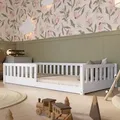 Produktbild: Crazy Pine Kinderbett 100x200 cm – Massives Montessori Bodenbett aus Holz in Weiß mit Rausfallschutz – Crazy Basic - Weiß