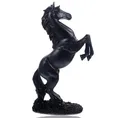 Produktbild: Stehendes Pferd auf Sockel - Kunstharzstatue für Zuhause - Pferdestatue in Schwarz - Tischdeko mit Sockel - Elegante Pferdefigur als Dekoration für Wohnzimmer, Büro - Tischdeko Dekofigur Pferd