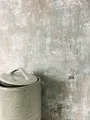 Produktbild: Newroom Vliestapete Tyana Grey Tapete Betonoptik Putz,Beton,Metallic, Grau Tapete Modern Putz - Betonoptik Betonwand Braun Rosegold Industrial Bauhaus Beton Metallic für Schlafzimmer Wohnzimmer Küche, Betonwand