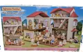 Produktbild: Sylvanian Families Stadthaus mit Dachzimmer Haus Spielhaus Verpackung Beschädigt