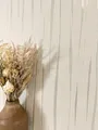 Produktbild: Newroom Tapete Creme Vliestapete Linien - Streifentapete Streifen Silber Wellen Glitzer Glitzertapete Glamour Geschwungene Linien Klassisch inkl. Tapezier-Ratgeber