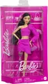 Produktbild: Mattel Barbie Deluxe Style-Puppe Nr. 2 mit pinkfarbenem Barbiecore-Oberteil und passendem Rock, schwarzen Haaren und Beinprot