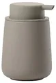 Produktbild: Zone Denmark Nova One Seifenspender fürs Badezimmer, Spender aus Keramik für Handseife/Flüssigseife, Durchm. 8 cm, Höhe 11,5 cm, Fassungsvermögen 250 ml, Taupe