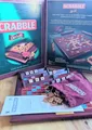 Produktbild: Scrabble Deluxe - Mattel 2008 - Spielbrett drehbar - 2-4 Spieler - Ab 10 Jahre ✅