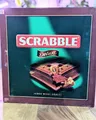 Produktbild: Scrabble Deluxe - Mattel 2008 - Spielbrett drehbar - 2-4 Spieler - Ab 10 Jahre ✅