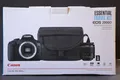 Produktbild: Canon EOS 2000D 24.1 MP Kamera - Schwarz Kit EF-S 18-55mm III Travelkit