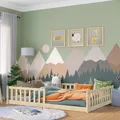 Produktbild: Bellabino Vere Bodenbett 140x200 cm – Montessori Kinderbett mit Rausfallschutz & Lattenrost – Massives Kinder Bett für Jungen & Mädchen aus Holz Kiefer – Kleinkindbett in Natur
