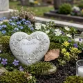 Produktbild: Grabherz Gedenkstein mit Rosenherz- In Liebe - Grabschmuck Grabdeko Trauerherz 8cm