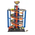 Produktbild: Hot Wheels Garage, Hot Wheels Parkgarage inkl. 1 Spielzeugauto, mit Autorennbahn, Auto Spielzeug Aufzug, Spurwechsler und Platz für +60 Autos, Höhe: 70cm, Spielzeug ab 4 Jahre, HFH03