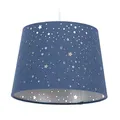 Produktbild: Relaxdays Kinderzimmerlampe Sterne, hängende Schirmlampe für Jungen, Sternenhimmel Motiv, E27, runder Stoffschirm, blau, 122 x 27 x 27 cm