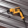 Produktbild: DEWALT 1-Gang Bohrmaschine (701 Watt, 10 mm Vollmetall-Schnellspannbohrfutter, ideal für präzise Bohrarbeiten mit kleinem Durchmesser in Holz und Metall) DWD112S-QS