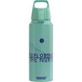 Produktbild: SIGG - Alu Trinkflasche - WMB Pathfinder Glacier - Klimaneutral Zertifiziert - Für Kohlensäurehaltige Getränke Geeignet - Auslaufsicher - Federleicht - BPA-frei - Outdoor - Blau Mit Aufdruck - 1L