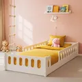 Produktbild: MEBLE WRÓBEL Bodenbett 80x160 cm - Montessori Kinderbett - Rausfallschutz abnehmbar & Lattenrost - bis 200 kg Belastbar - Kleinkindbett in Weiß -... - Weiß