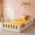 Produktbild: MEBLE WRÓBEL Bodenbett 80x160 cm - Montessori Kinderbett - Rausfallschutz abnehmbar & Lattenrost - bis 200 kg Belastbar - Kleinkindbett in Weiß - 2 Eingang Seitlich - ohne Matratze