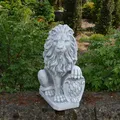 Produktbild: Löwe mit Schild links Steinfigur H.54 cm Grau 40 kg Weißbeton frostsicher