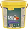 Produktbild: sera Pond Flakes 10 L (1,6kg) | Hauptfutter für Teichfische | ohne Farb- & Konservierungsstoffe | fördert Gesundheit & Wachstum | für Goldfische, Bitterlinge & Jungfische | für sauberes Teichwasser