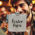 Produktbild: KAMACA Edelstahl Flachmann mit witzigem Spruch 150 ml tolles Geschenk für Freunde & Familie - Praktische Taschengröße Geburtstag Vatertag Weihnachten (Bester Papa)