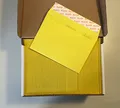 Produktbild: 250 zitronengelbe Kuverts, Intensivgelb C6 = 162 x 114 mm, mit Haftklebestreifen, 100 g/qm