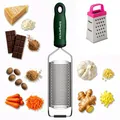 Produktbild: ELEGANCIO Edelstahl Käsereibe + gratis Mini Reibe Parmesanreibe Küchenreibe feine Ingwerreibe Muskatnuß Reibe Multireibe Zitronen Zester Handreibe mit Schutzabdeckung (Grün)