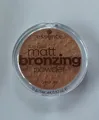 Produktbild: essence Sun Club Matt Bronzing Powder Darker Skin 02 sunny , Sternchen