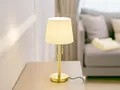 Produktbild: Stylishe verstellbare Tischlampe mit großem Stoffschirm und Schnur zum anmachen