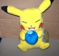 Produktbild: Pokemon Pikachu Plüschfigur with Berry Accy  ca.24 cm Neu,Lizenz