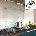 Produktbild: Melko - Spritzschutz Küchenrückwand aus 6 mm ESG-Sicherheitsglas - Anti-spritz Herdblende für Küche, Herd & Fliesen - Hitzebständige Glasplatte inkl. Befestigungsset & Schrauben - 70x50 cm Klarglas