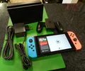Produktbild: Nintendo Switch Konsole mit Joy-Con - Neon-Rot/Neon-Blau