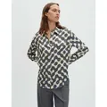Produktbild: someday Satinbluse ZEVENTY Regular mit Allover Print lockere Passform, schmal zulaufend, lang geschnitten gelb 42