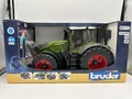 Produktbild: BRUDER 04041 - Fendt 1050 Vario m. Mechaniker und Werkstattausst. #NEU #OVP #VH1